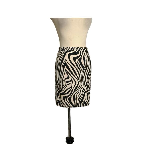 Pretty Little Thing cream black zebra print pull on mini skirt size 6 - Picture 7 of 11